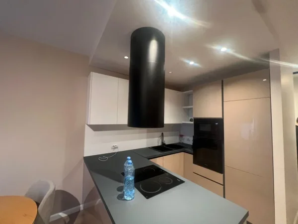 Tirane, jepet me qera apartament 1+1 Kati 7, 68 m² 600 € (Materniteti i ri)