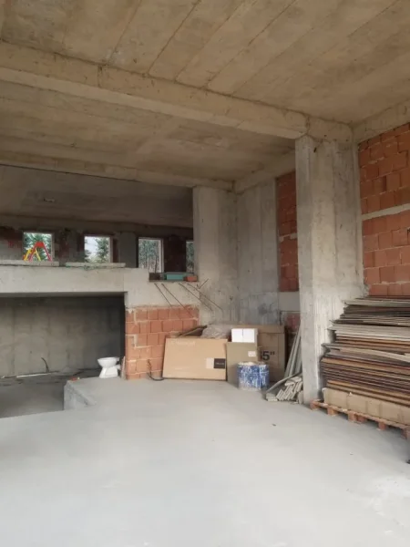 Tirane, jepet me qera ambjent biznesi Kati 1, 200 m² 1.000 € (Shkoze)