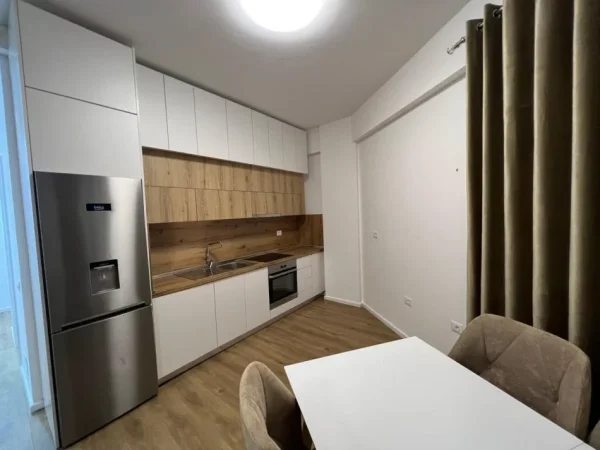 Tirane, jepet me qera apartament 2+1 Kati 2, 