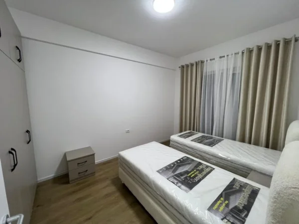 Tirane, jepet me qera apartament 2+1 Kati 2, 