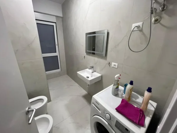 Tirane, jepet me qera apartament 2+1 Kati 2, 