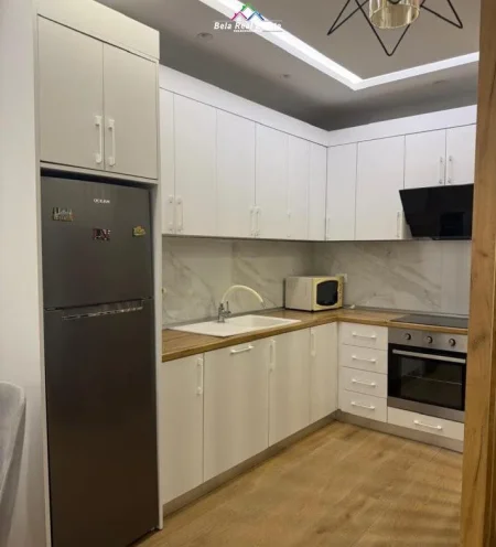 Tirane, jepet me qera apartament 2+1 Kati 5, 100 m² 650 € (Ish parku)