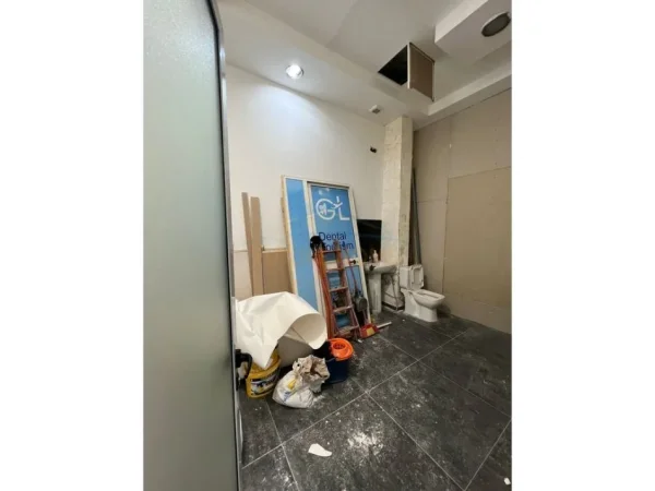 Tirane, jepet me qera ambjent biznesi Kati 2, 60 m² 400 € (ASTIR , Ngjitur me Deutch Color)