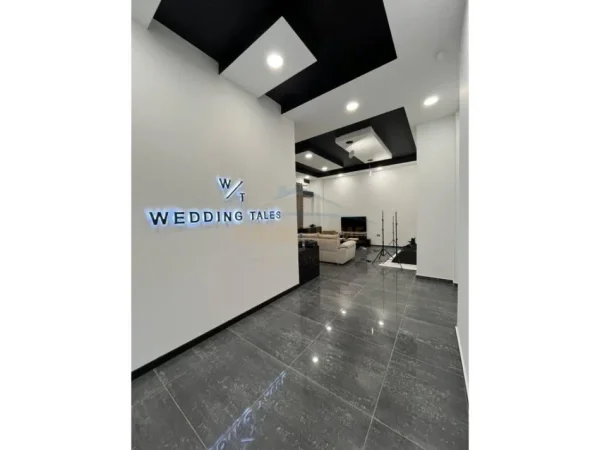 Tirane, jepet me qera ambjent biznesi Kati 2, 60 m² 400 € (ASTIR , Ngjitur me Deutch Color)