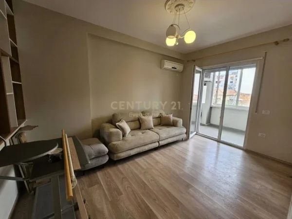 Tirane, jap me qera apartament 1+1 Kati 1, 75 m² 650 € (Gj Partizani)