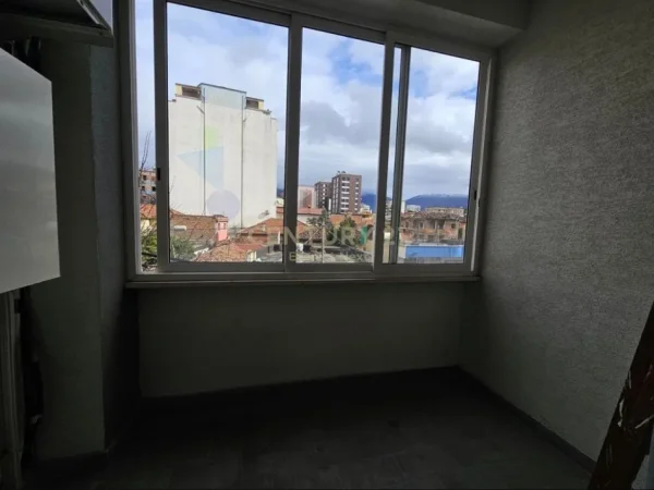 Tirane, jap me qera apartament 1+1 Kati 1, 75 m² 650 € (Gj Partizani)