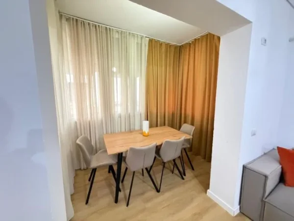Tirane, jepet me qera apartament 2+1+Aneks+Ballkon Kati 2, 90 m² 700 € (kodra e diellit)