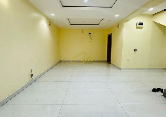 Tirane, jepet me qera dyqan Kati 0, 60 m² 350 € (ASTIR)