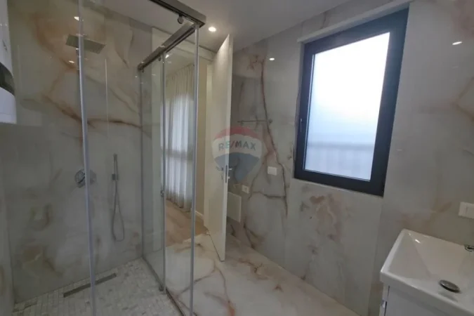 Tirane, jepet me qera apartament 3+1+Aneks+Ballkon Kati 1, 189 m² 2.000 € 