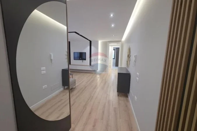 Tirane, jepet me qera apartament 3+1+Aneks+Ballkon Kati 1, 189 m² 2.000 € 