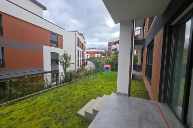 Tirane, jepet me qera apartament 3+1+Aneks+Ballkon Kati 1, 189 m² 2.000 € 