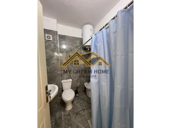 Durres, jepet me qera apartament 1+1 Kati 7, 70 m² 400 € (PLAZH HEKURUDHA)