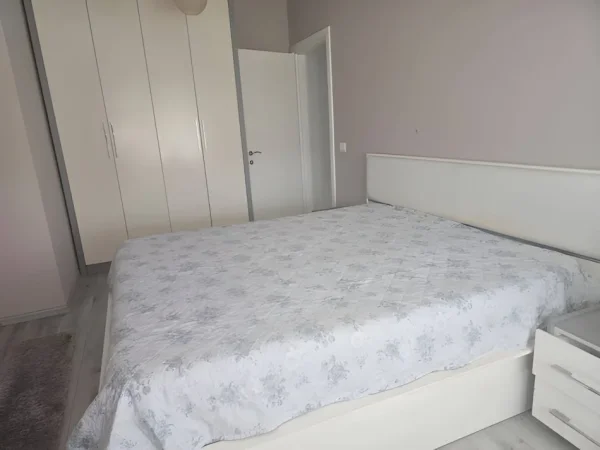 Tirane, jepet me qera apartament 2+1+Ballkon Kati 8, 97 m² 500 € (Astir)