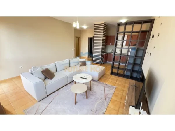Tirane, jepet me qera apartament 1+1+PARKIM Kati 5, 73 m² 750 € (RRUGA E BARRIKADAVE)