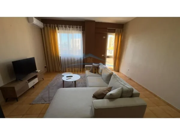 Tirane, jepet me qera apartament 1+1+PARKIM Kati 5, 73 m² 750 € (RRUGA E BARRIKADAVE)