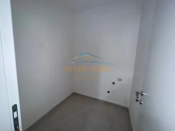 Tirane, jepet me qera apartament 1+1 Kati 3, 75 m² 350 € (Kombinat)