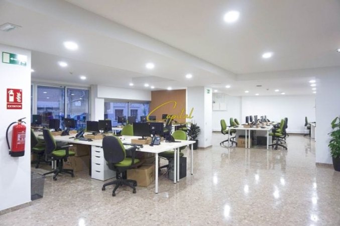 Tirane, jepet me qera ambjent biznesi Kati 0, 330 m² 3.000 € (KODRA E DIELLIT)