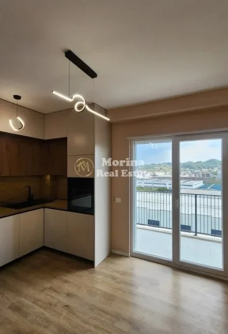 Tirane, jepet me qera apartament 2+1 Kati 8, 92 m² 550 € (Univers City)