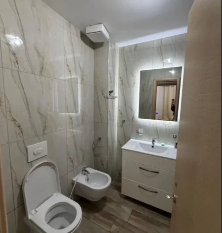 Tirane, jepet me qera apartament 2+1 Kati 2, 90 m² 700 € (KOPSHTI ZOOLOGJIK)