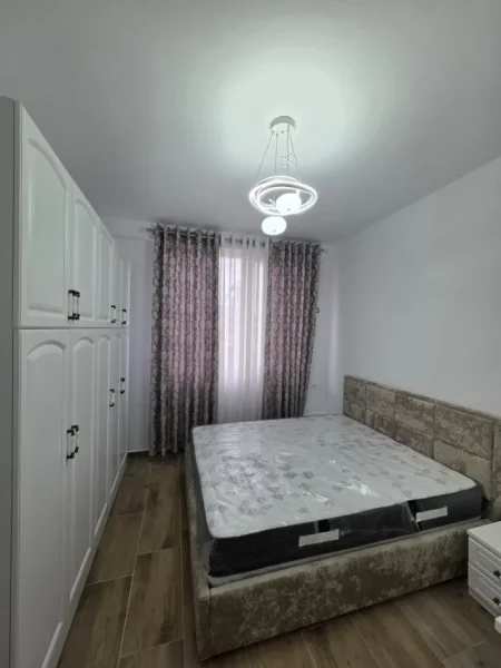 Tirane, jepet me qera apartament 1+1 Kati 2, 500 € (yzberisht)