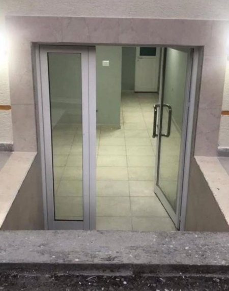 Tirane, jepet me qera dyqan Kati 0, 31 m² 380 € (VASIL SHANTO)