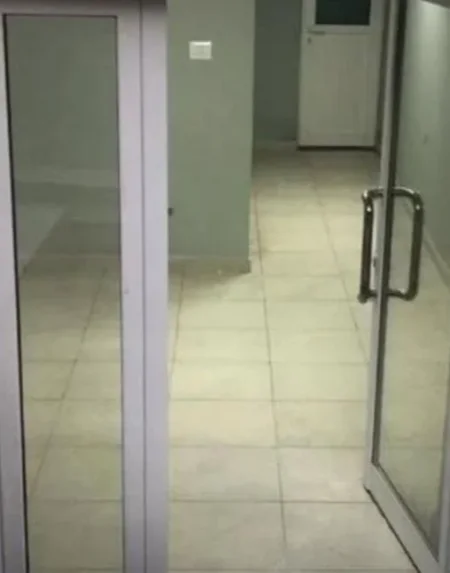 Tirane, jepet me qera dyqan Kati 0, 31 m² 380 € (VASIL SHANTO)