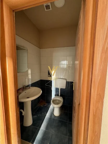 Tirane, jepet me qera ambjent biznesi Kati 0, 105 m² 900 € (QYTET STUDENTI)