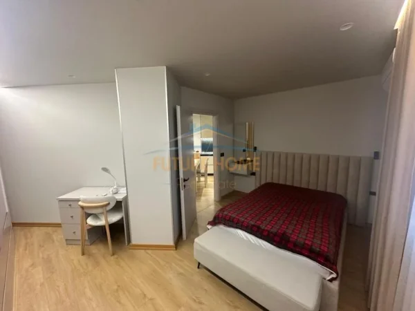 Tirane, jepet me qera apartament 1+1 Kati 4, 78 m² 850 € (Komuna e Parisit)
