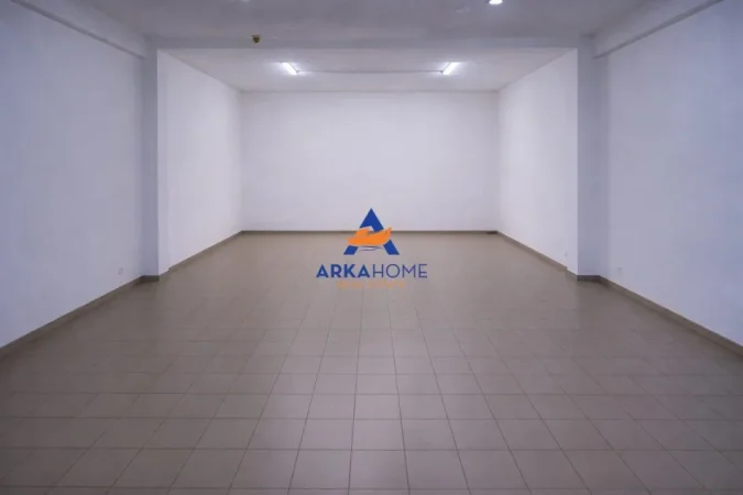 Tirane, jepet me qera dyqan Kati 0, 80 m² 625 € 