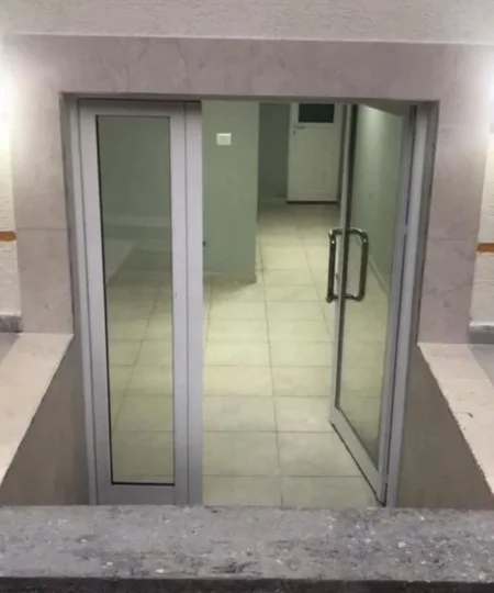 Tirane, shitet dyqan Kati 0, 31 m² 118.000 € (VASIL SHANTO)