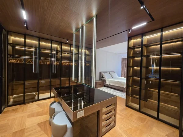 Tirane, shitet apartament 2+1 , 213 m² (air albania)