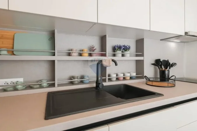 Tirane, jepet me qera apartament 2+1 Kati 4, 50 m² 1.300 € (Shallvaret)