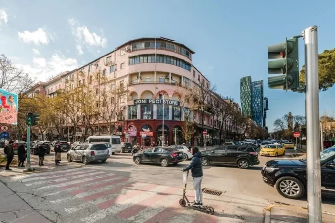 Tirane, jepet me qera apartament 2+1 Kati 4, 50 m² 1.300 € (Shallvaret)