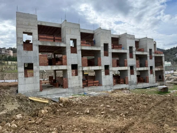 Tirane, shitet apartament 2+1+Aneks+Ballkon Kati 1, 137 m² 234.000 € (tegu , lunder , farke , mjull-bathore , mullet)