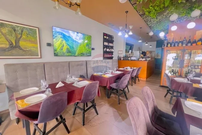 Vlore - Lungomare, shitet bar-resorant Kati 0, 130 m² 160.000 € (Lungomare – Vlorë)