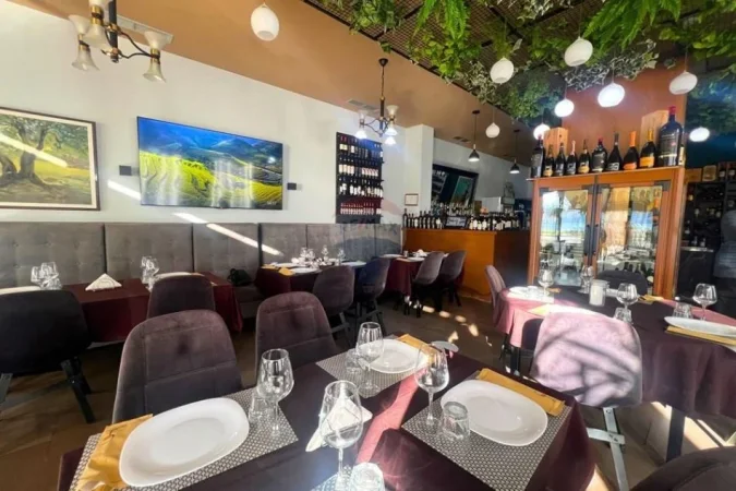 Vlore - Lungomare, shitet bar-resorant Kati 0, 130 m² 160.000 € (Lungomare – Vlorë)