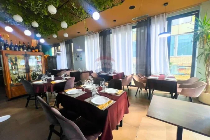 Vlore - Lungomare, shitet bar-resorant Kati 0, 130 m² 160.000 € (Lungomare – Vlorë)