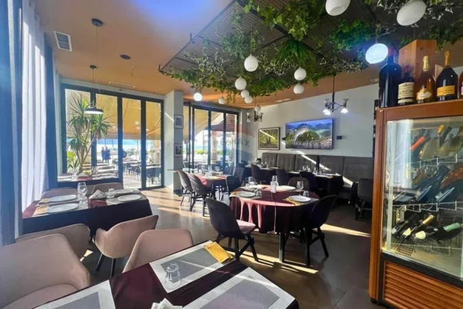 Vlore - Lungomare, shitet bar-resorant Kati 0, 130 m² 160.000 € (Lungomare – Vlorë)