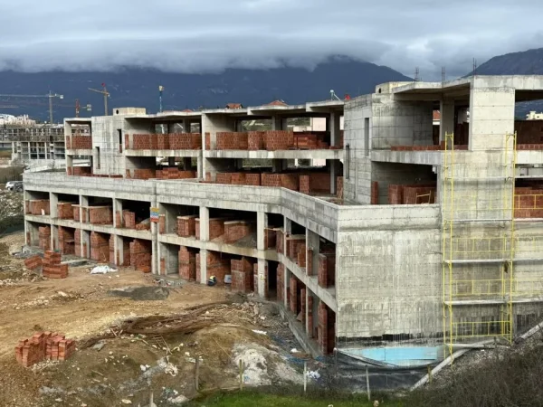 Tirane, shitet apartament 2+1+Aneks+Ballkon Kati 1, 137 m² 234.000 € (sauk)