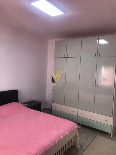 Tirane, jepet me qera apartament 2+1+Ballkon Kati 4, 80 m² 570 € (RRUGA E DIBRES)
