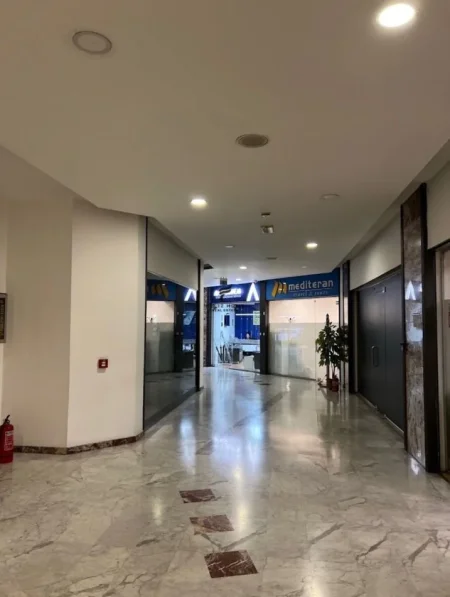 Tirane, shitet dyqan Kati 0, 28 m² 157.000 € (QENDER)