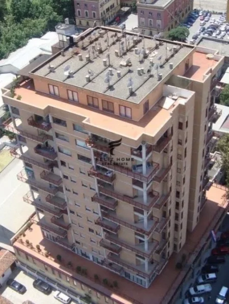 Tirane, shitet dyqan Kati 0, 28 m² 157.000 € (QENDER)