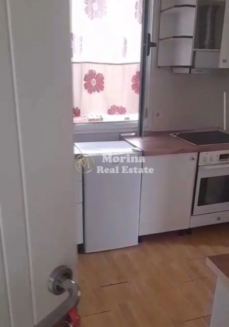 Tirane, jepet me qera apartament 1+1 Kati 3, 50 m² 250 € (Laprake)