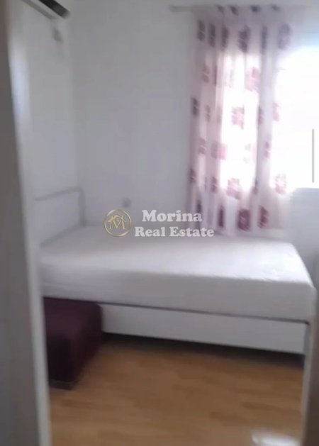 Tirane, jepet me qera apartament 1+1 Kati 3, 50 m² 250 € (Laprake)