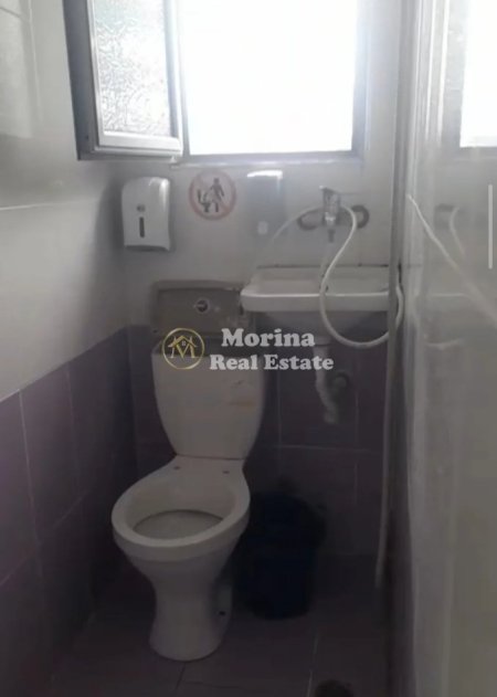 Tirane, jepet me qera apartament 1+1 Kati 3, 50 m² 250 € (Laprake)