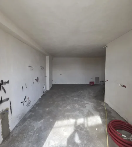 Tirane, shes apartament 2+1+Ballkon Kati 9, 93 m² (me 2 poste parkimi)