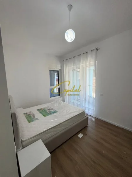 Tirane, jepet me qera apartament 1+1 Kati 1, 55 m² 450 € (ALI DEMI)