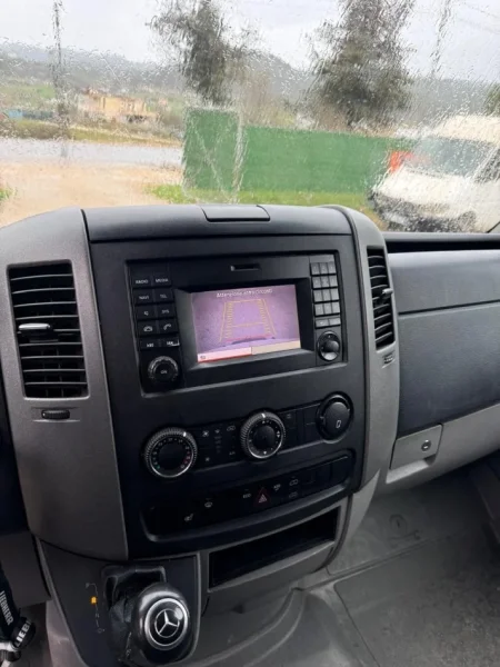 Tirane, shitet Furgon Mercedes-Benz Sprinter 316 CDI Nafte, e bardhë automatik 400.000 km
