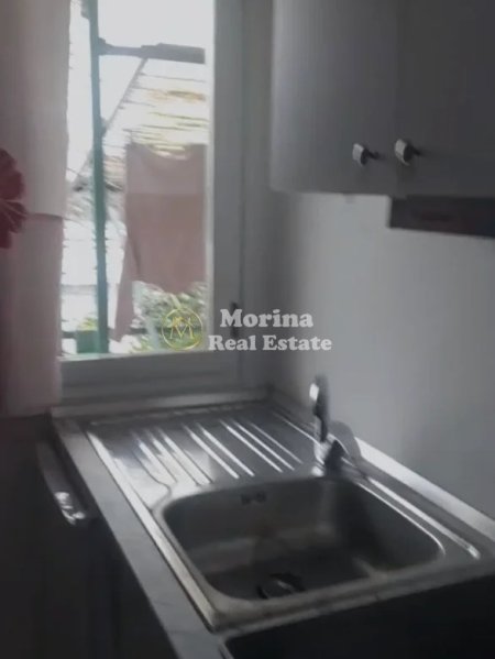 Tirane, jepet me qera apartament 1+1 Kati 3, 50 m² 250 € (Laprake)