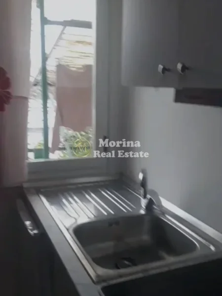 Tirane, jepet me qera apartament 1+1 Kati 3, 50 m² 250 € (Laprake)